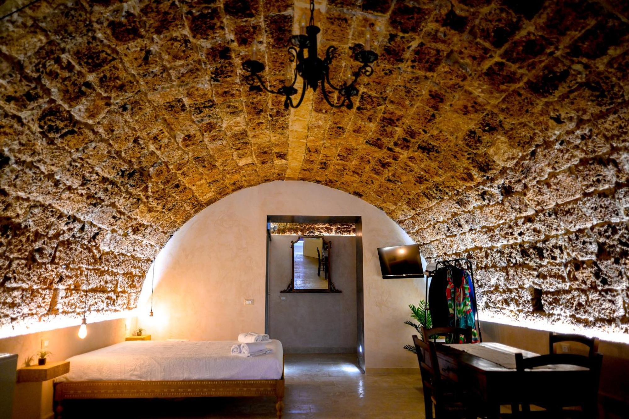 La Grotta, Luxury Suite & Spa Ното Экстерьер фото